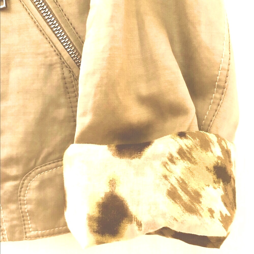 Basler cropped jacket. lots of details. - Picture 2 of 8